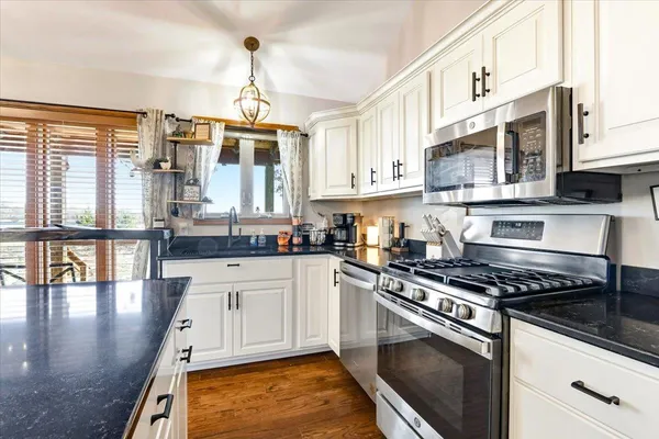 $595,000 | N10086 County Rd G, Necedah, WI 54646