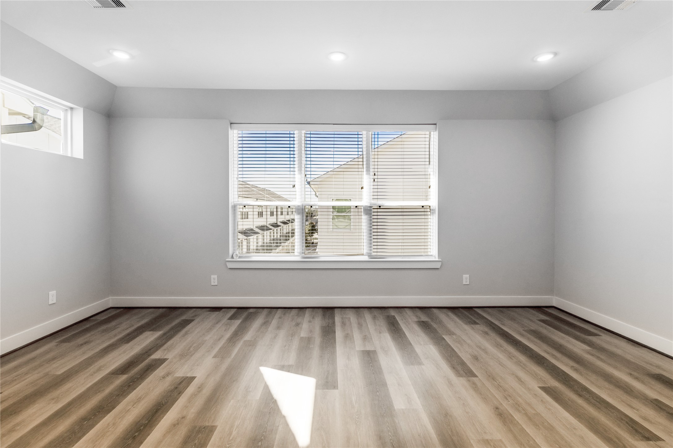 1250 North Post Oak Road, Unit A Houston, TX 77055 - Photo 13 of 31 Spacious primary bedroom with natural light.