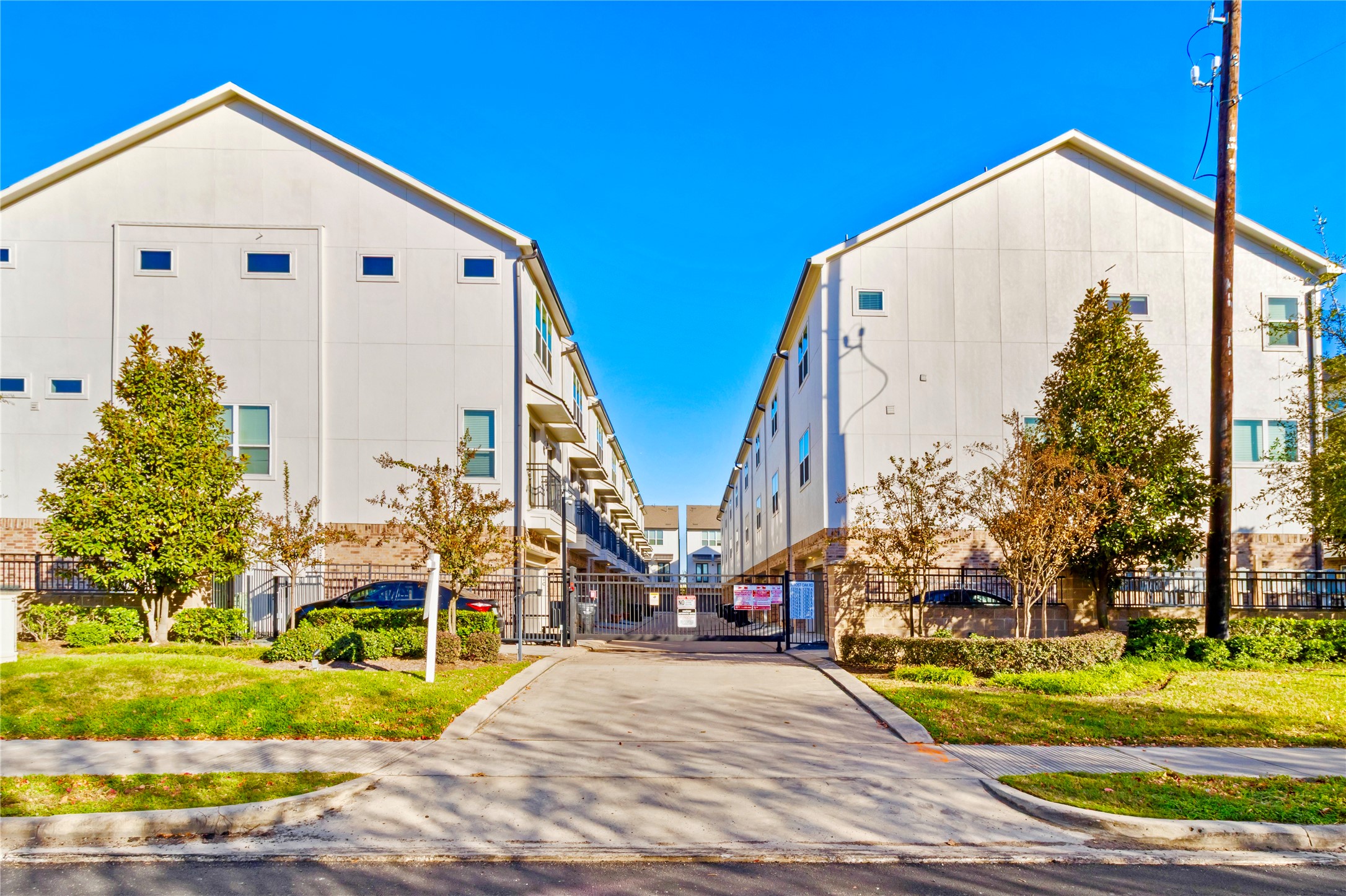 1250 North Post Oak Road, Unit A Houston, TX 77055 - Photo 29 of 31 Gated community