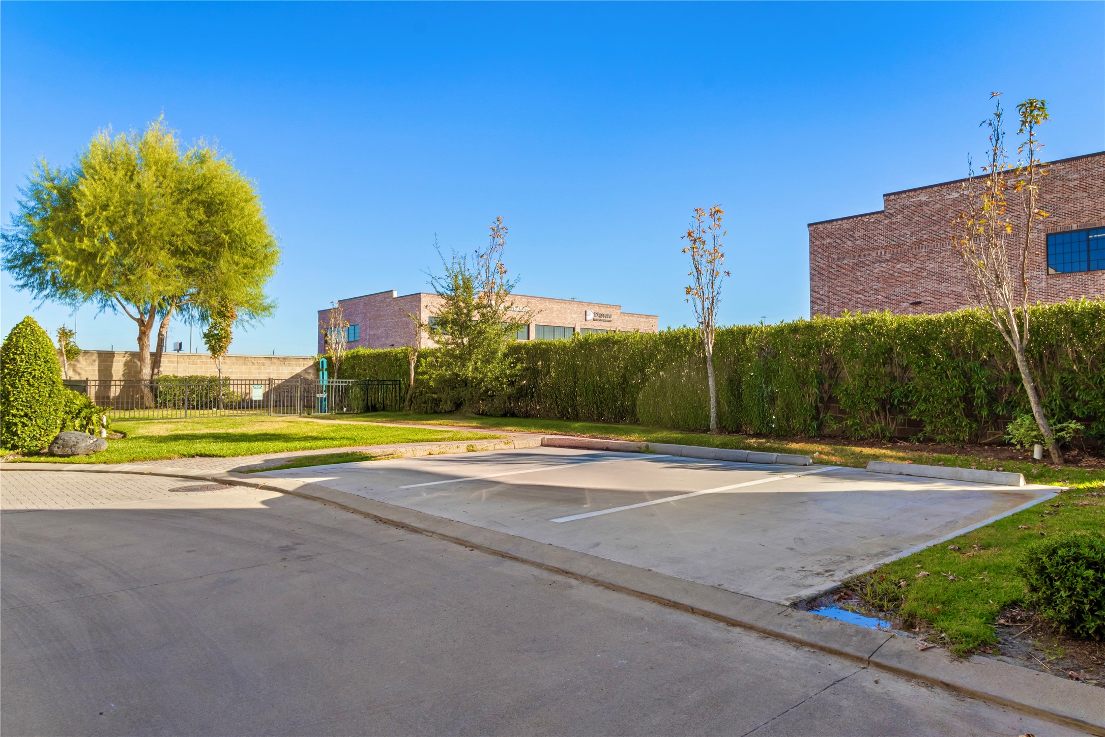 1250 North Post Oak Road, Unit A Houston, TX 77055 - Photo 31 of 31 Ample visitor parking for added convenience.