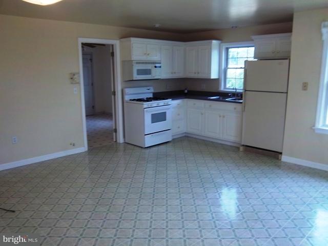 1078 Mount Joy Road Manheim, PA 17545 - Photo 9 of 18