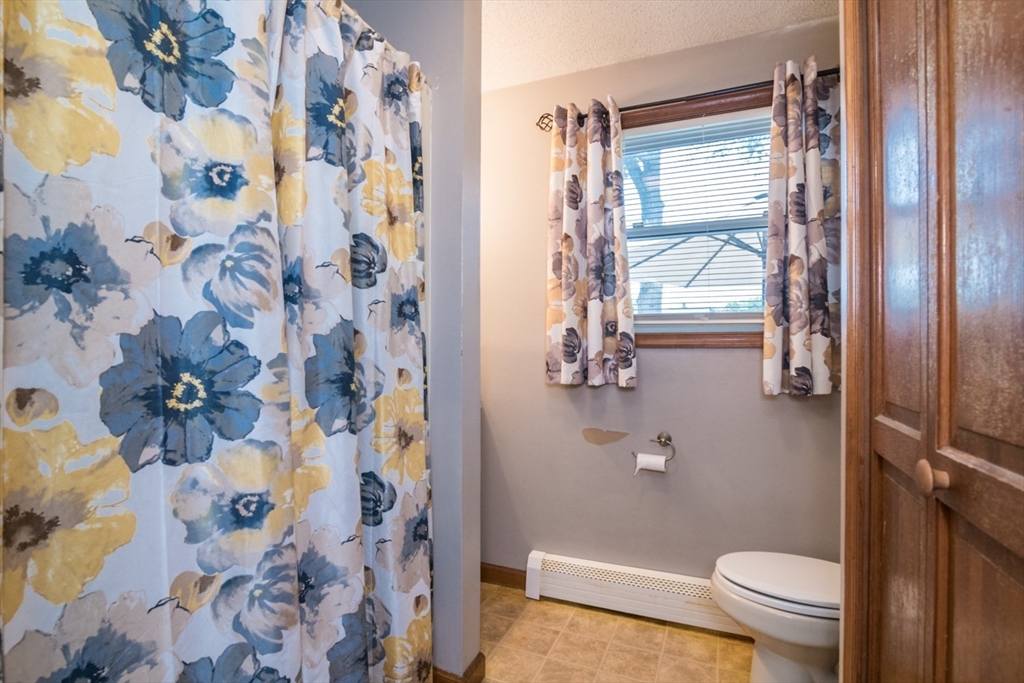 223 Mazarin Street Springfield, MA 01151 - Photo 19 of 32