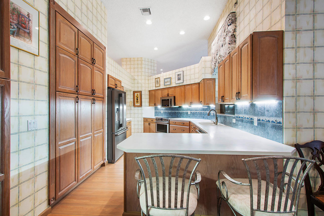 2421 Northwest 64th Street Boca Raton, FL 33496 - Photo 7 of 40 Snack bar
