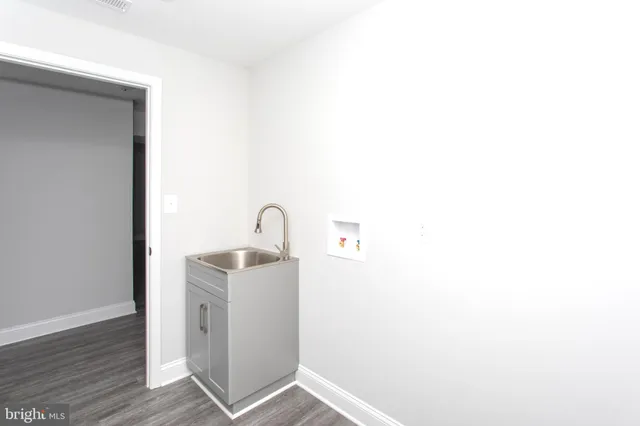 a view of a garage room