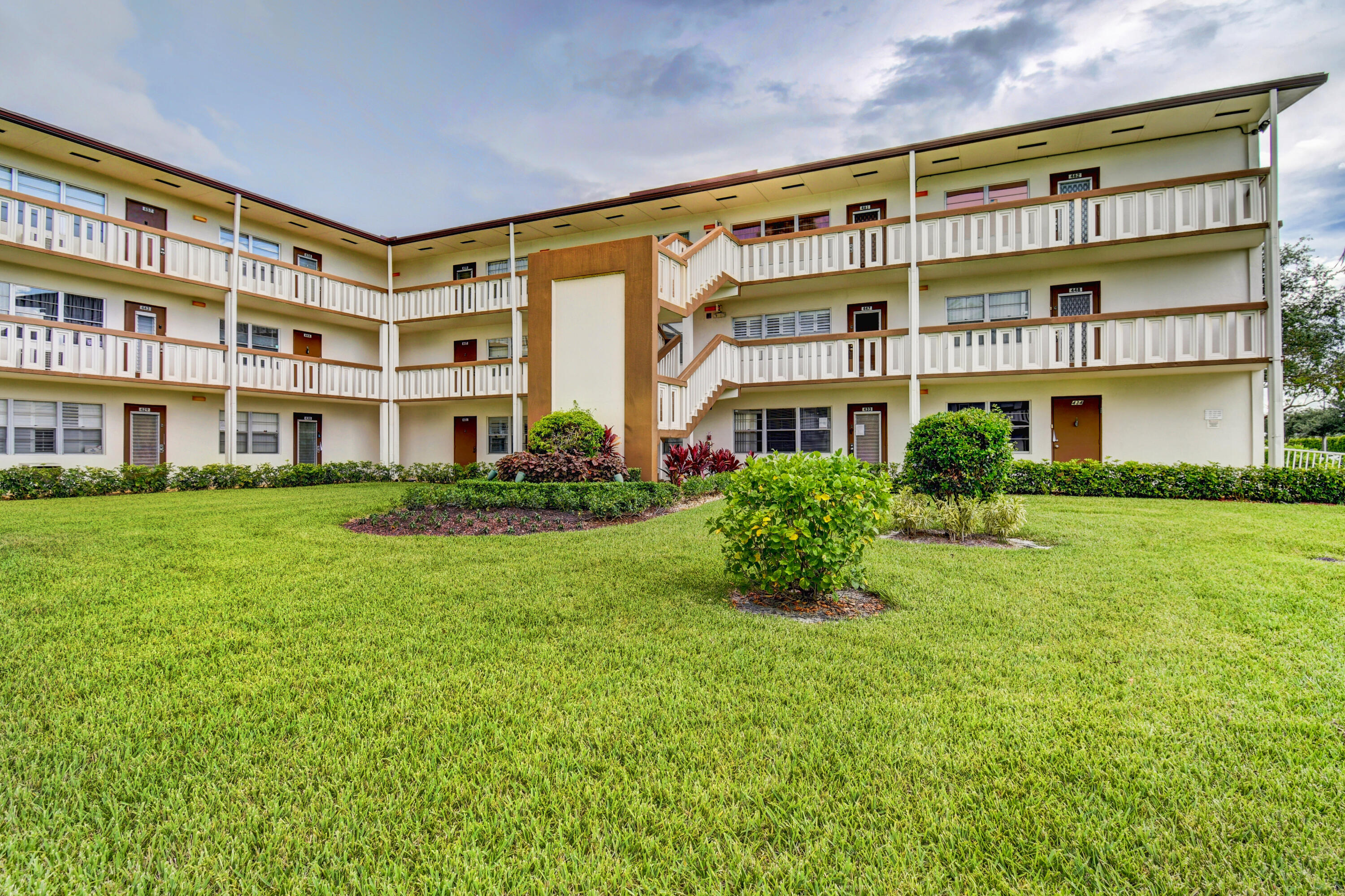 294 Mansfield G Boca Raton, FL 33434 - Photo 2 of 21 Front of Buliding