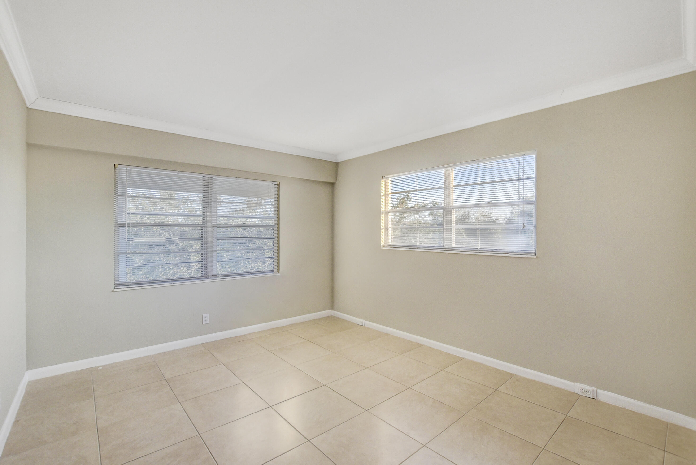 294 Mansfield G Boca Raton, FL 33434 - Photo 7 of 21 Primary Bedroom