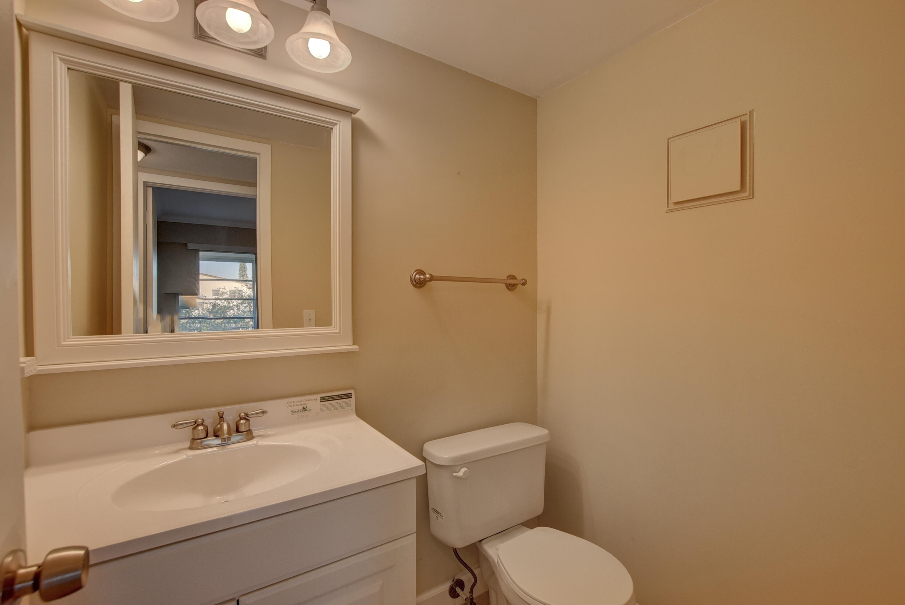 294 Mansfield G Boca Raton, FL 33434 - Photo 10 of 21 Half Bath