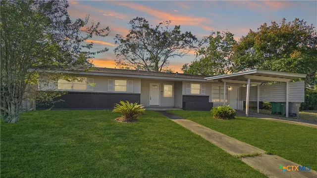 $150,000 | 1717 East Mesquite Lane, Victoria, TX 77901