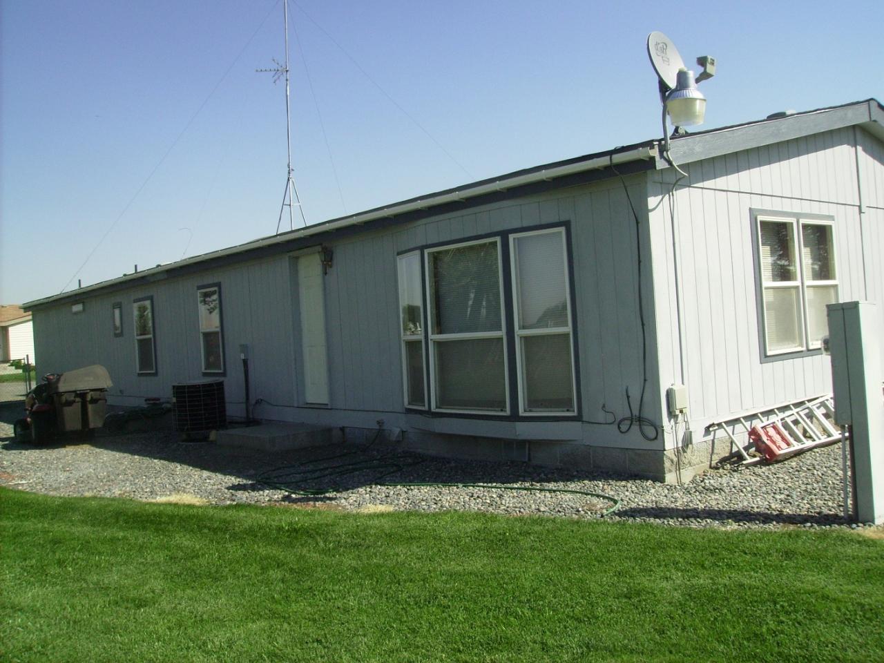 80 Rougk Lane Sunnyside, WA 98944 - Photo 2 of 9 a view of a backyard with a garden