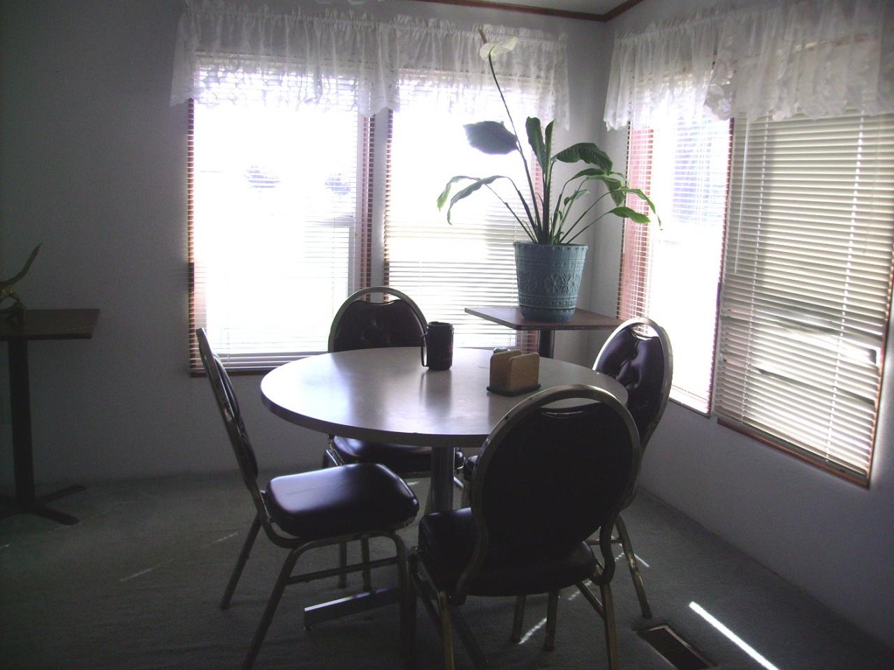 80 Rougk Lane Sunnyside, WA 98944 - Photo 8 of 9 a dining room with furniture and window