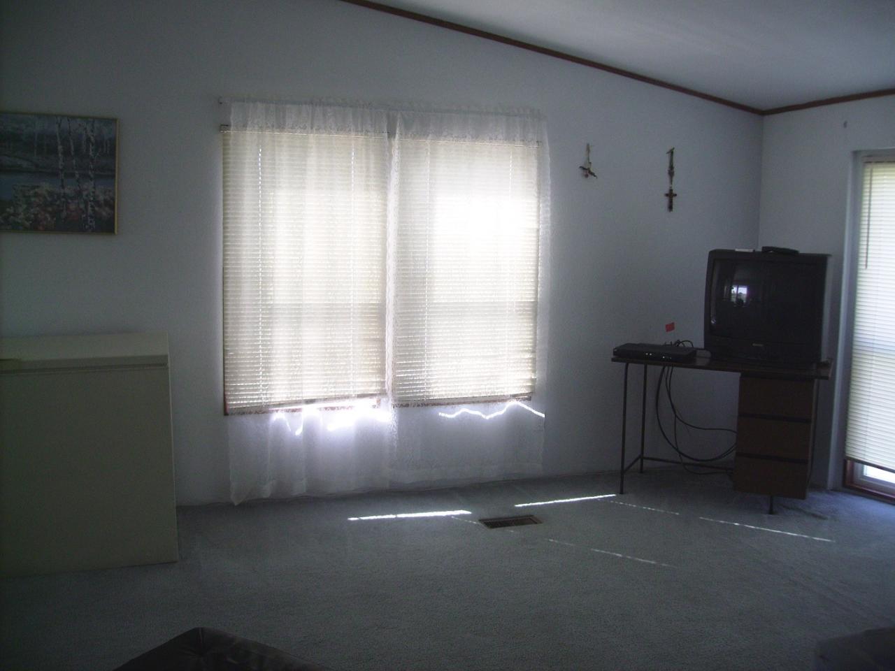 80 Rougk Lane Sunnyside, WA 98944 - Photo 9 of 9 a view of empty room with window