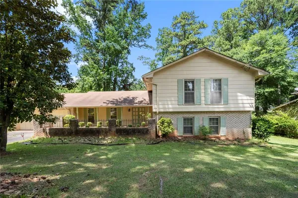 $1,800 | 4000 Pinehurst Place, Decatur, GA 30034