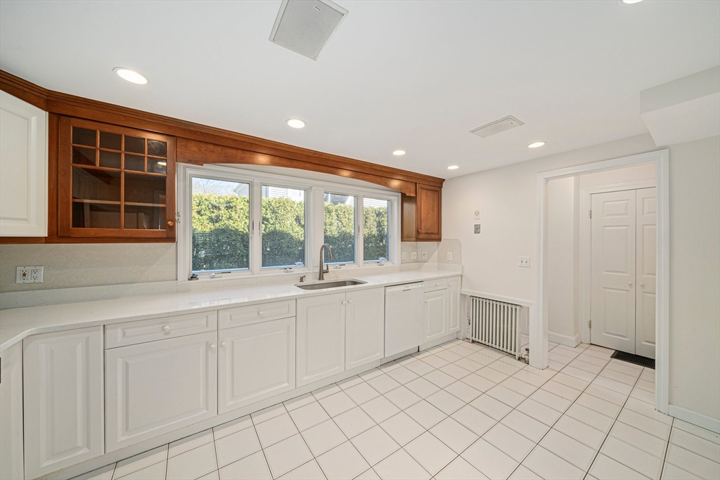 93 Lincoln Road Medford, MA 02155 - Photo 10 of 32