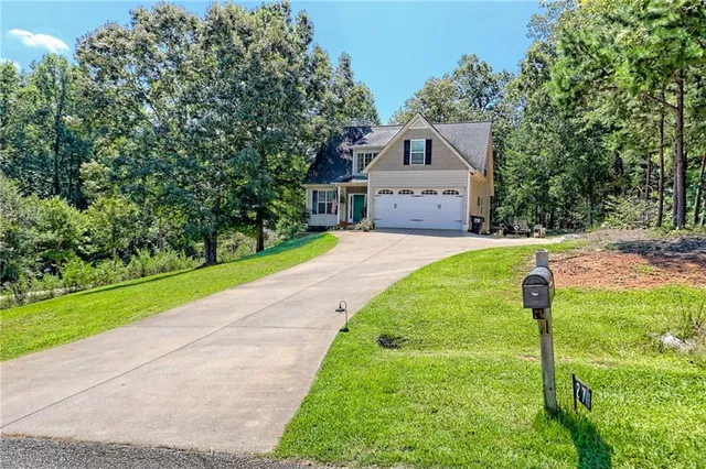 a view of house with a yard