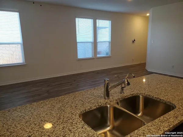 $1,595 | 559 Dakota Creek, New Braunfels, TX 78130