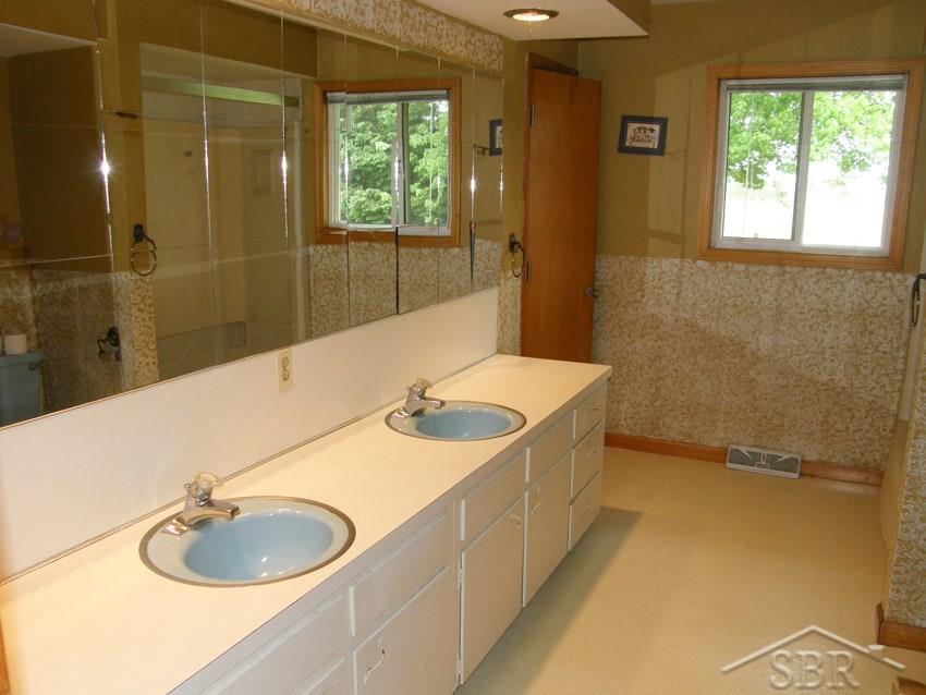 15100 Briggs Road Chesaning, MI 48616 - Photo 10 of 14 31242083-9.JPG