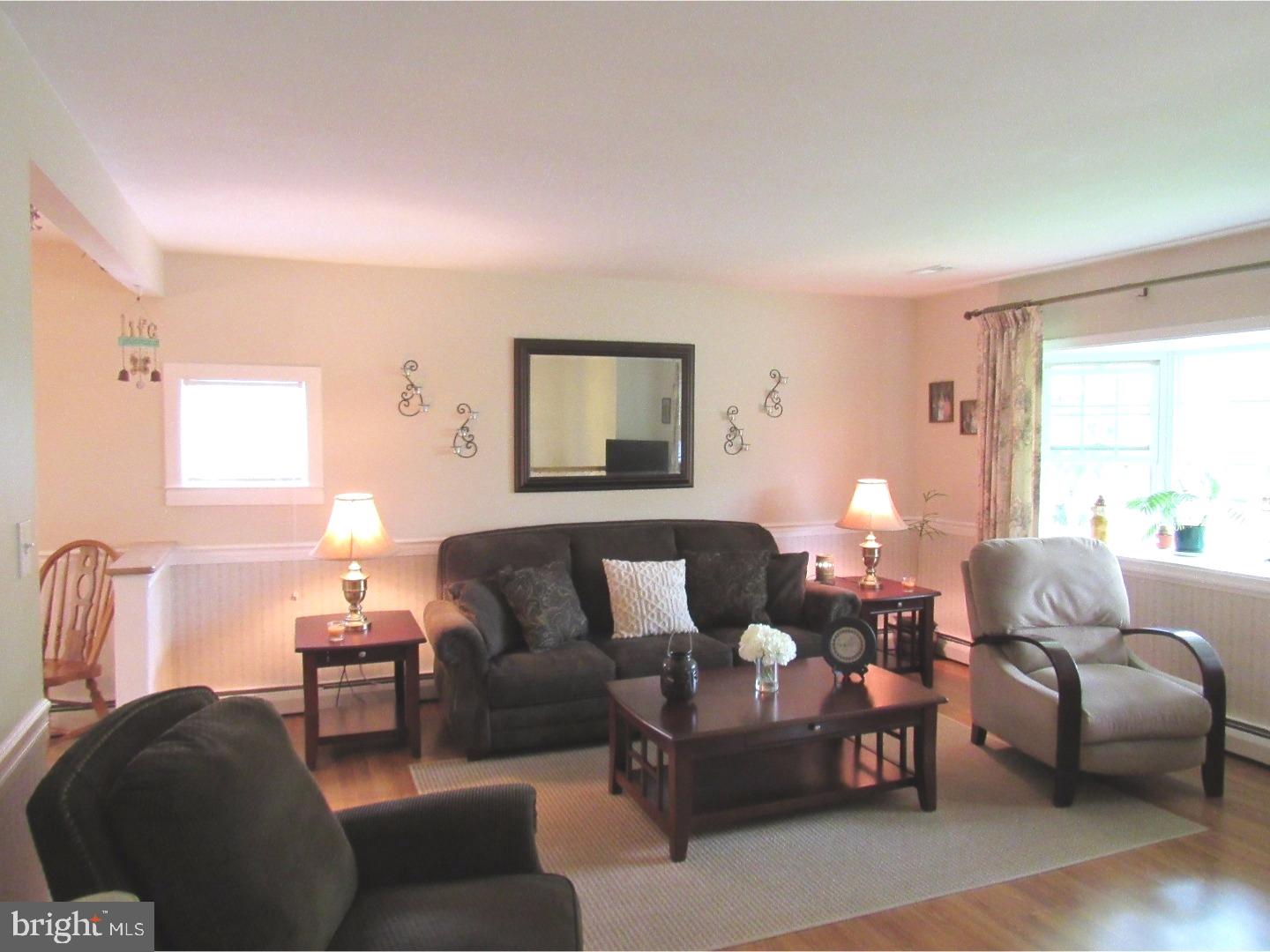 237 Tomstock Road Norristown, PA 19403 - Photo 9 of 25 Living Room