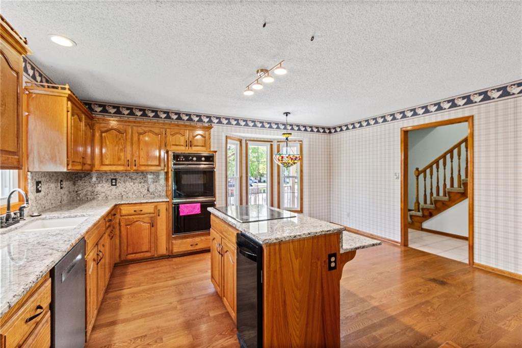 715 Lark Street Raymore, MO 64083 - Photo 3 of 36