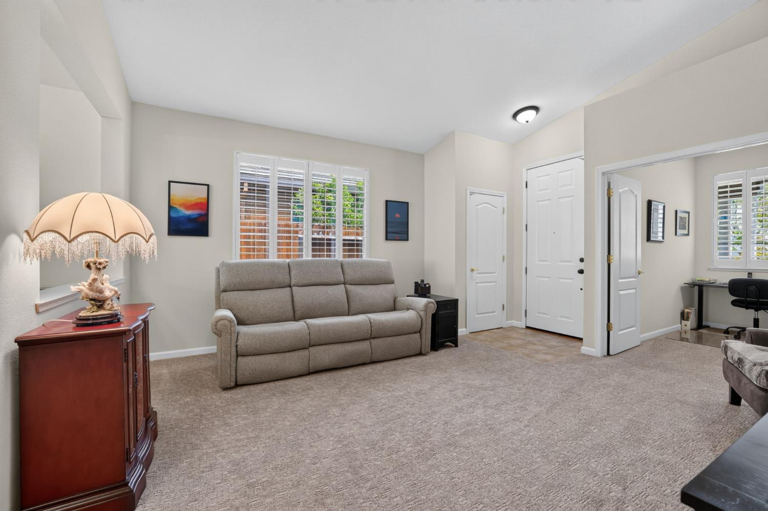 906 Rathbone Circle Folsom, CA 95630 - Photo 6 of 44