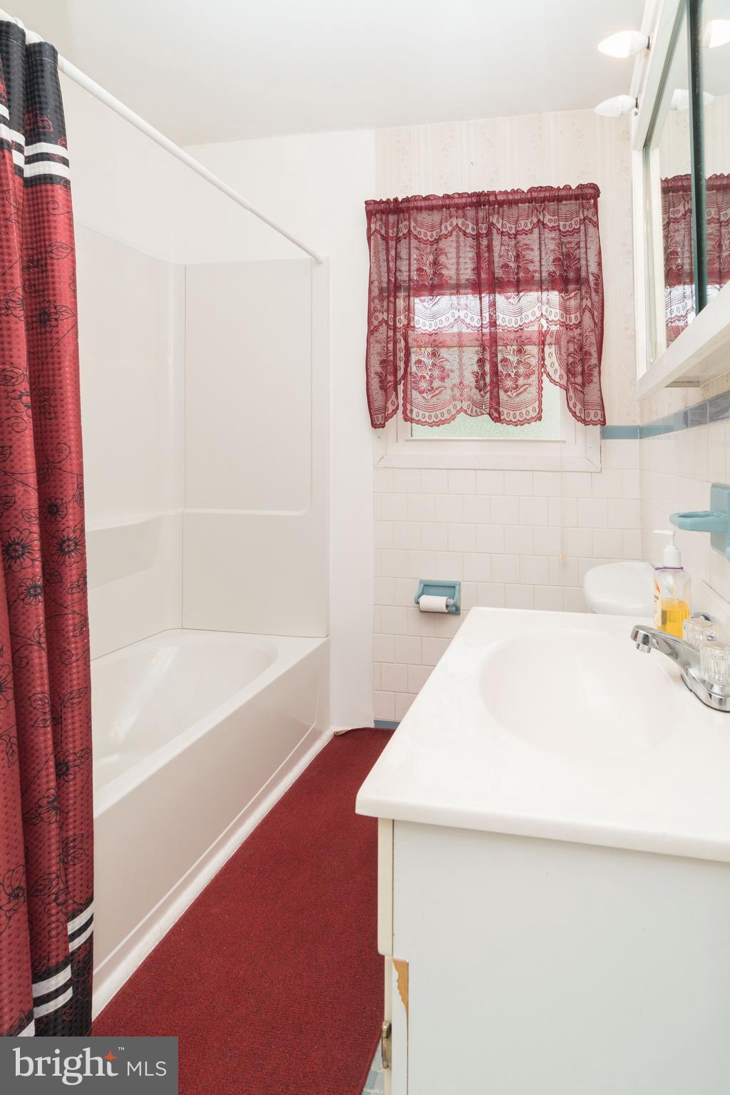 335 Holy Cross Road Baltimore, MD 21225 - Photo 14 of 23 Main Level Bath