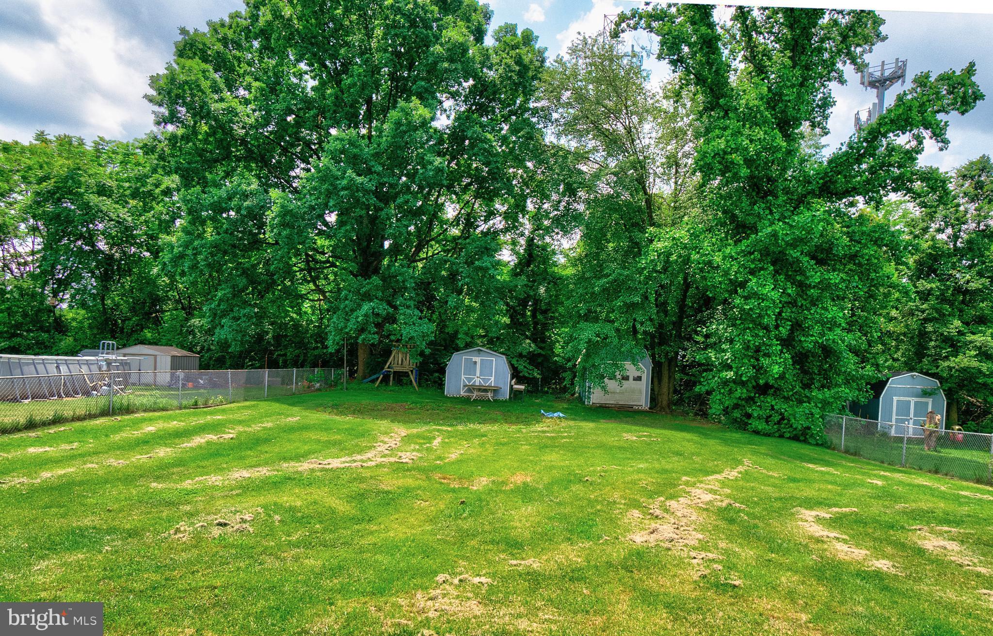 335 Holy Cross Road Baltimore, MD 21225 - Photo 23 of 23 Exterior (Rear) Large Fenced Yard