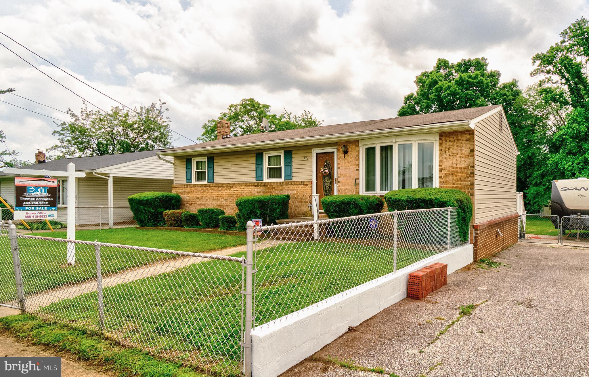 335 Holy Cross Road Baltimore, MD 21225 - Photo 4 of 23 Exterior (Front) Fenced with Driveway