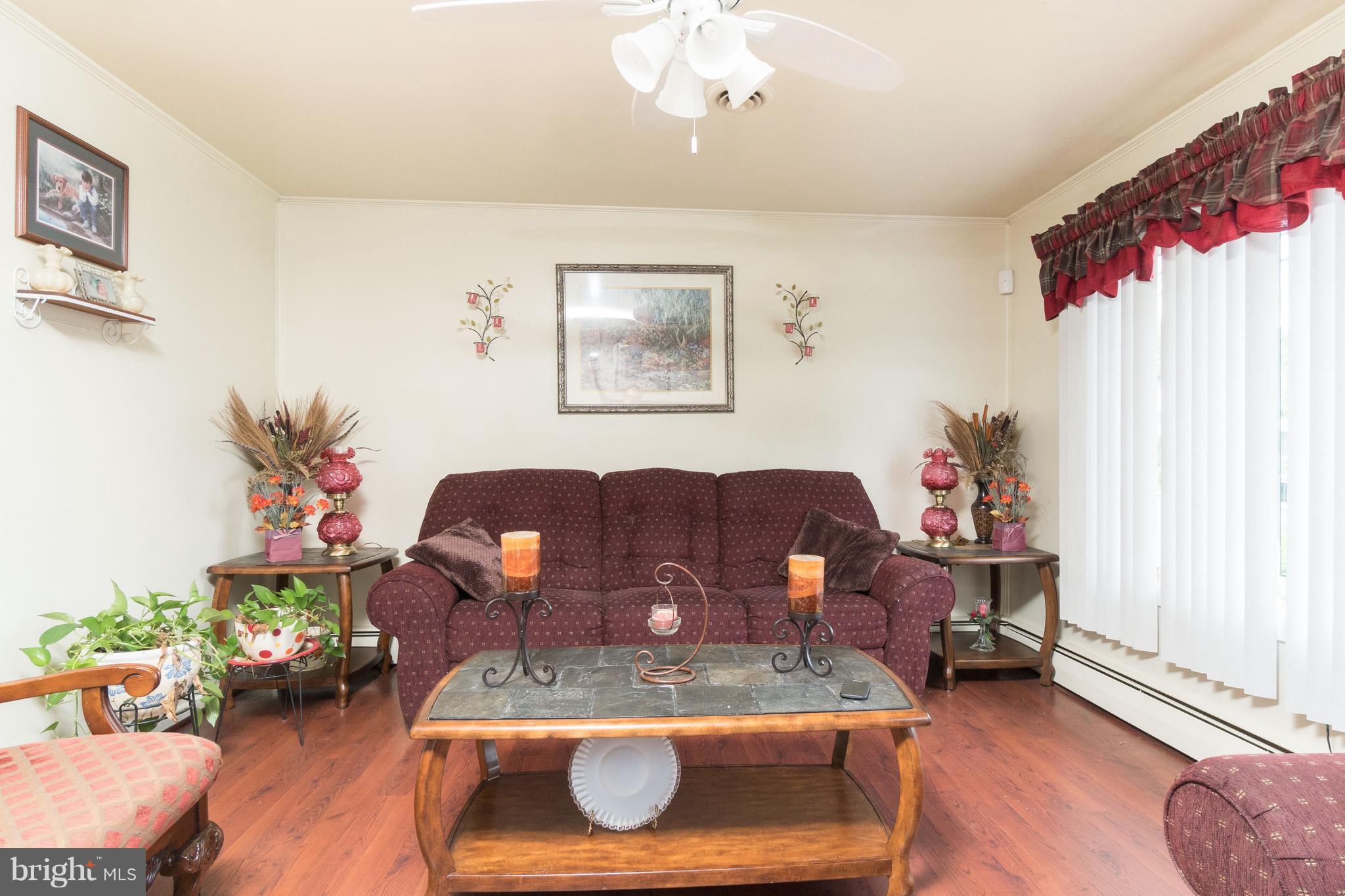 335 Holy Cross Road Baltimore, MD 21225 - Photo 5 of 23 Living Room
