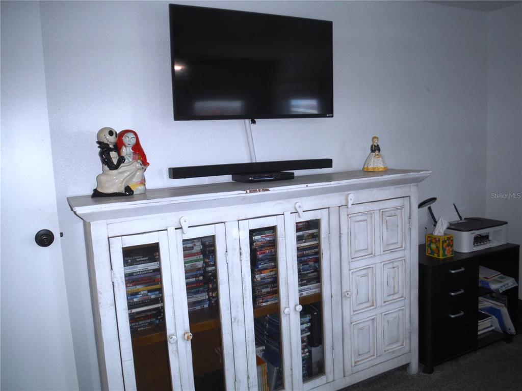 168 Pinewood Terrace, Unit 104 Safety Harbor, FL 34695 - Photo 33 of 55 a kitchen with a stove and a microwave