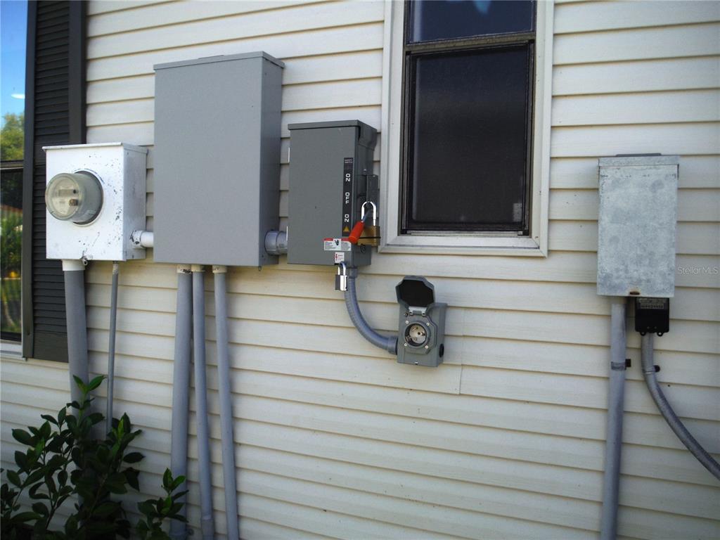 168 Pinewood Terrace, Unit 104 Safety Harbor, FL 34695 - Photo 40 of 55 a bathroom with a sink and a mirror