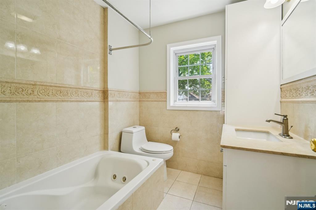 217 Grayson Place Teaneck, NJ 07666 - Photo 20 of 40