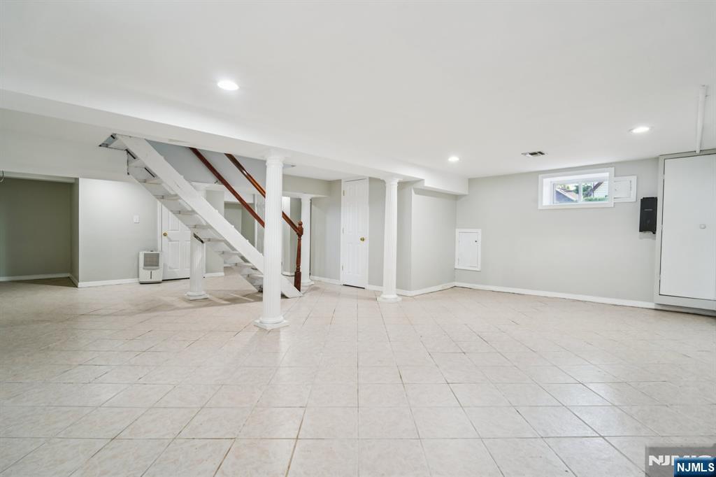 217 Grayson Place Teaneck, NJ 07666 - Photo 26 of 40