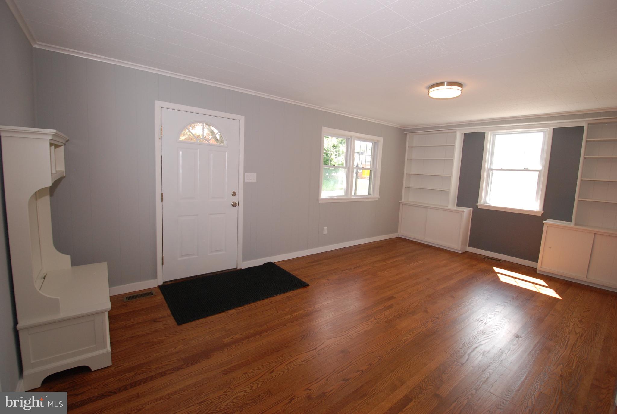 19 Boxwood Road Wilmington, DE 19804 - Photo 12 of 26 Living Room