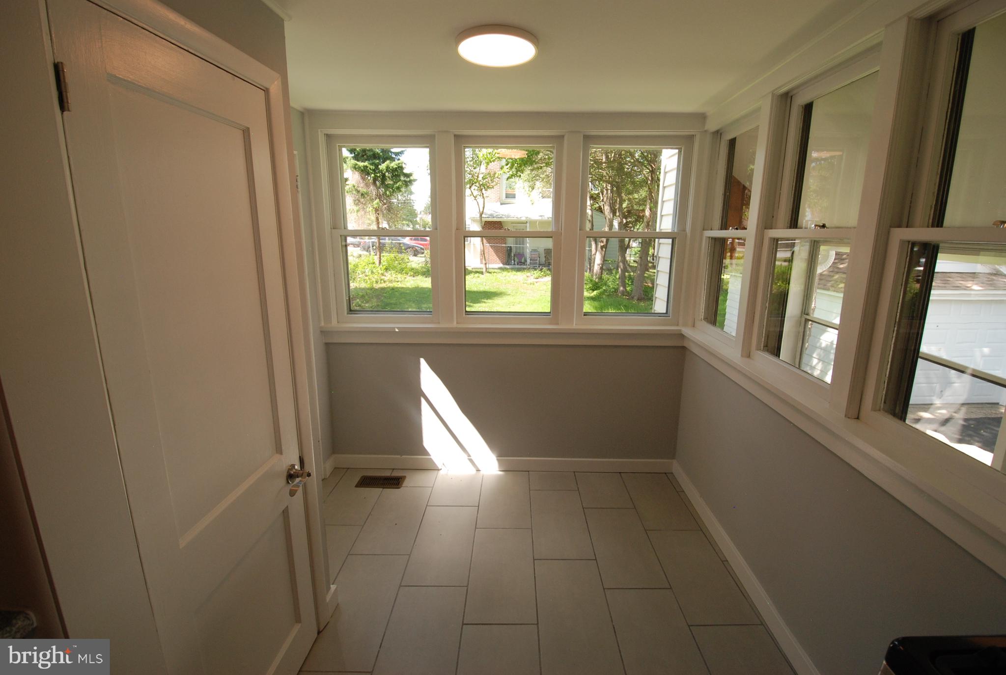 19 Boxwood Road Wilmington, DE 19804 - Photo 9 of 26 Breakfast nook