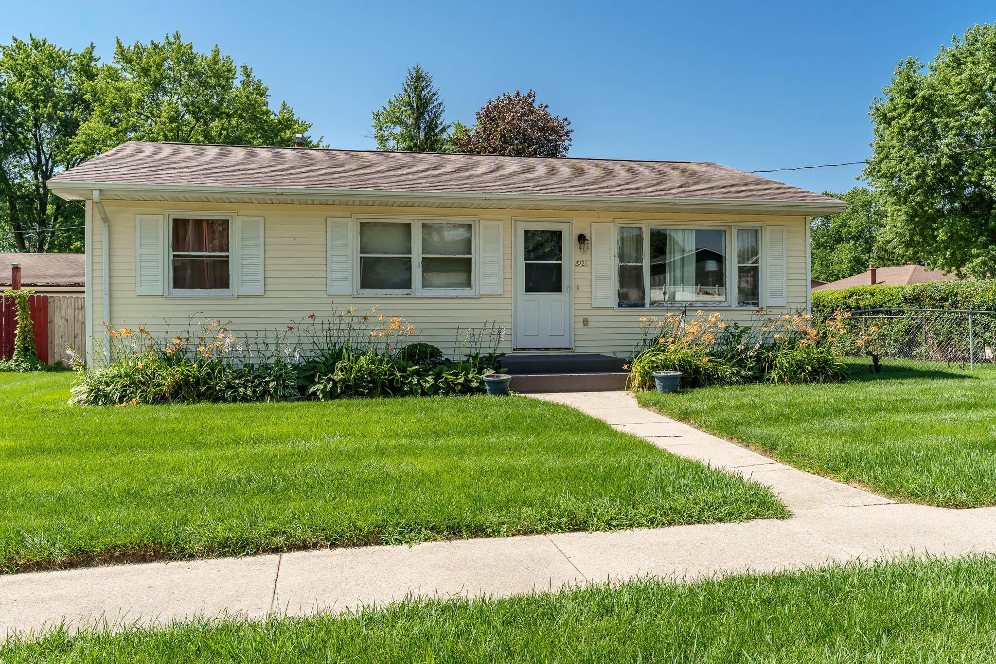 2026 Merrill Street Beloit, WI 53511 - Photo 2 of 37