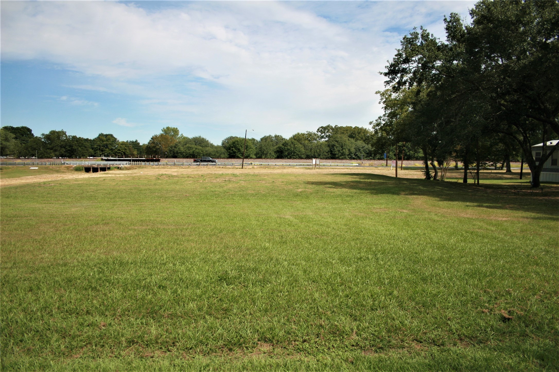 5815 Commerce Street Wallis, TX 77485 - Photo 2 of 6 a view of an ocean from a yard