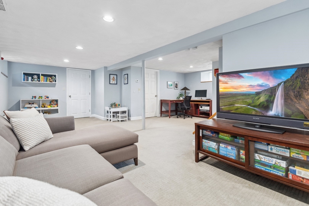 14 Fairview Avenue Reading, MA 01867 - Photo 27 of 40