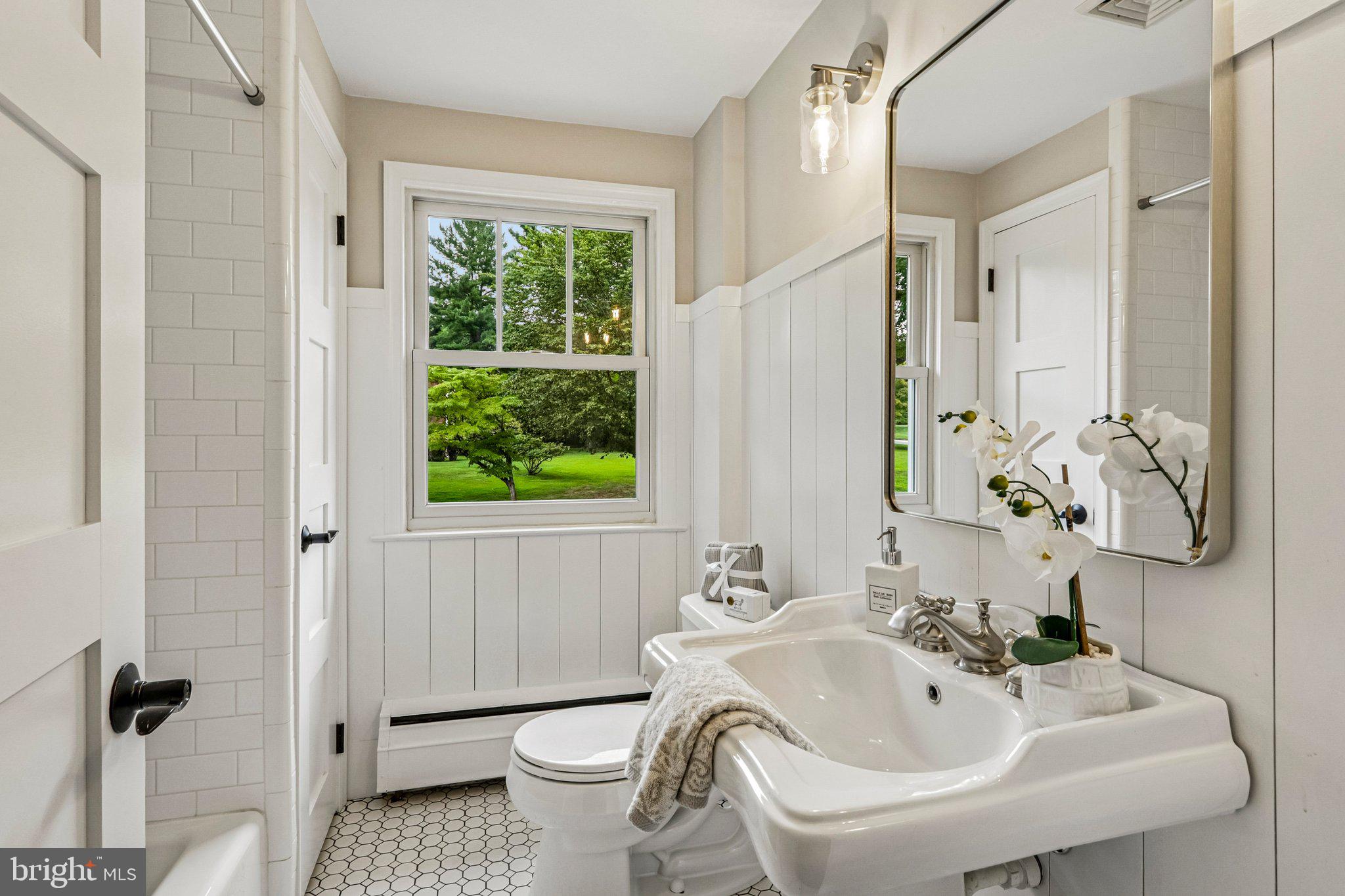 437 Maynard Drive Wayne, PA 19087 - Photo 32 of 49 Shared hall bath