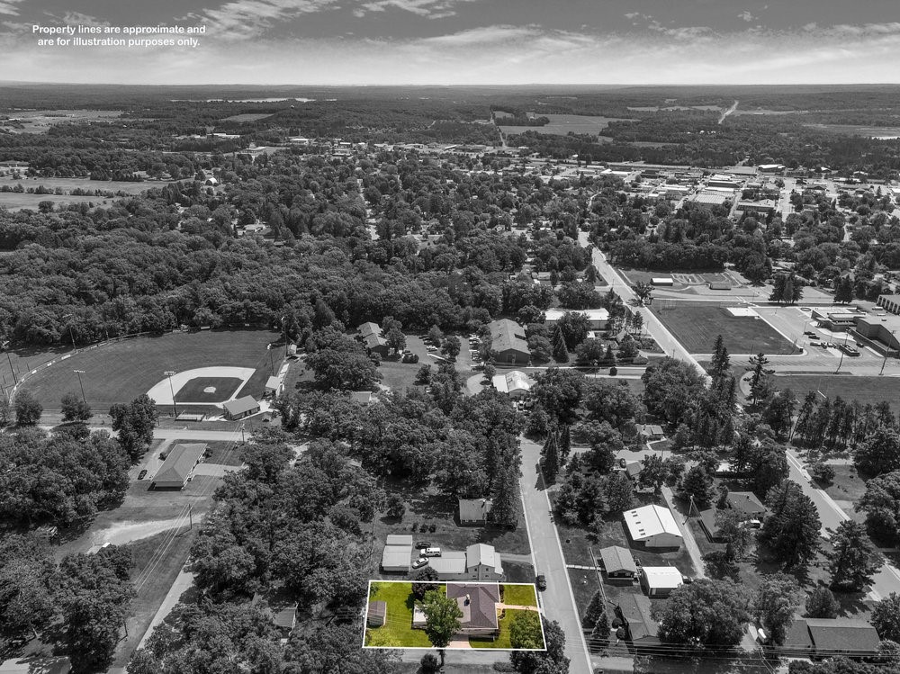 924 Superior Street Spooner, WI 54801 - Photo 4 of 39