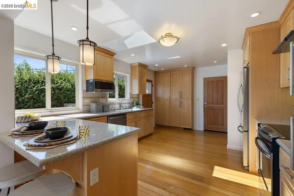 $1,395,000 | 84 Templar Place, Oakland, CA 94618