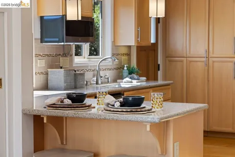 $1,395,000 | 84 Templar Place, Oakland, CA 94618