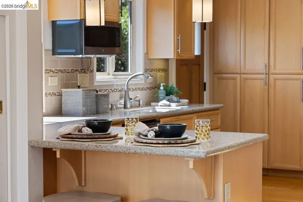 $1,395,000 | 84 Templar Place, Oakland, CA 94618