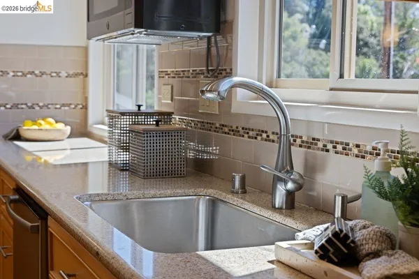 $1,395,000 | 84 Templar Place, Oakland, CA 94618