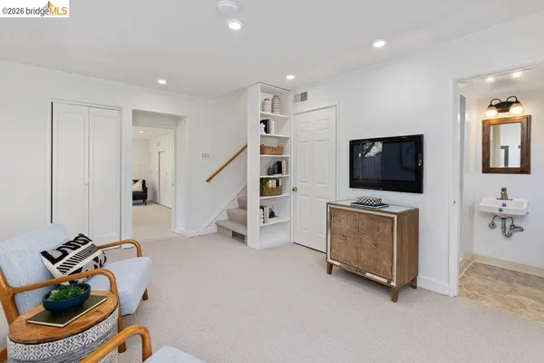 $1,395,000 | 84 Templar Place, Oakland, CA 94618