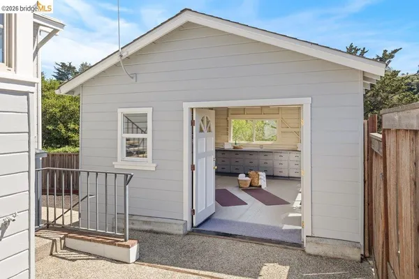 $1,395,000 | 84 Templar Place, Oakland, CA 94618