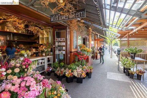 $1,395,000 | 84 Templar Place, Oakland, CA 94618