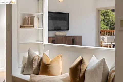 $1,395,000 | 84 Templar Place, Oakland, CA 94618