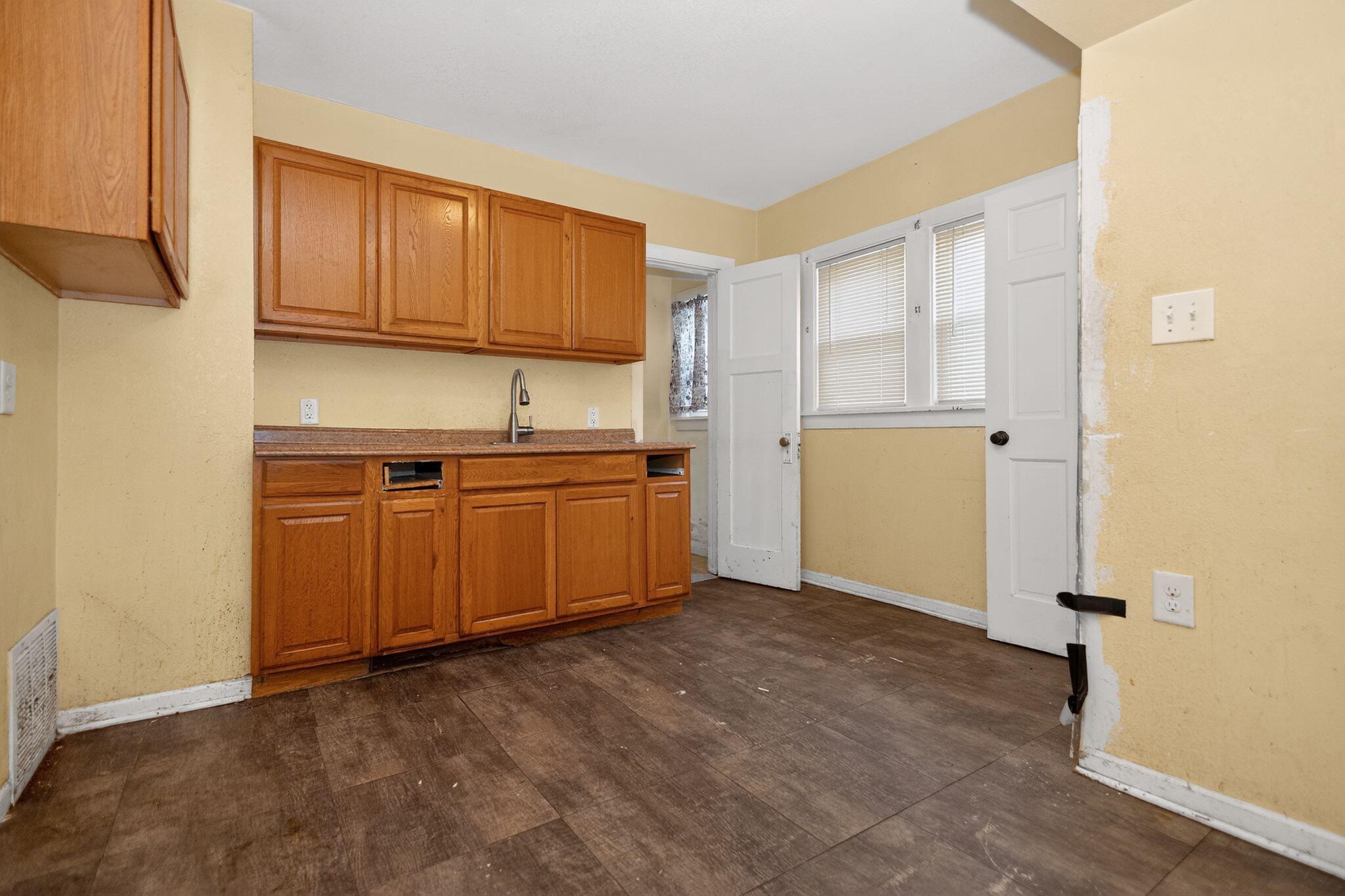 4624 North 29th Street Milwaukee, WI 53209 - Photo 12 of 37 15_4624_N_29th_St_Milwaukee_WI_53209-Kit