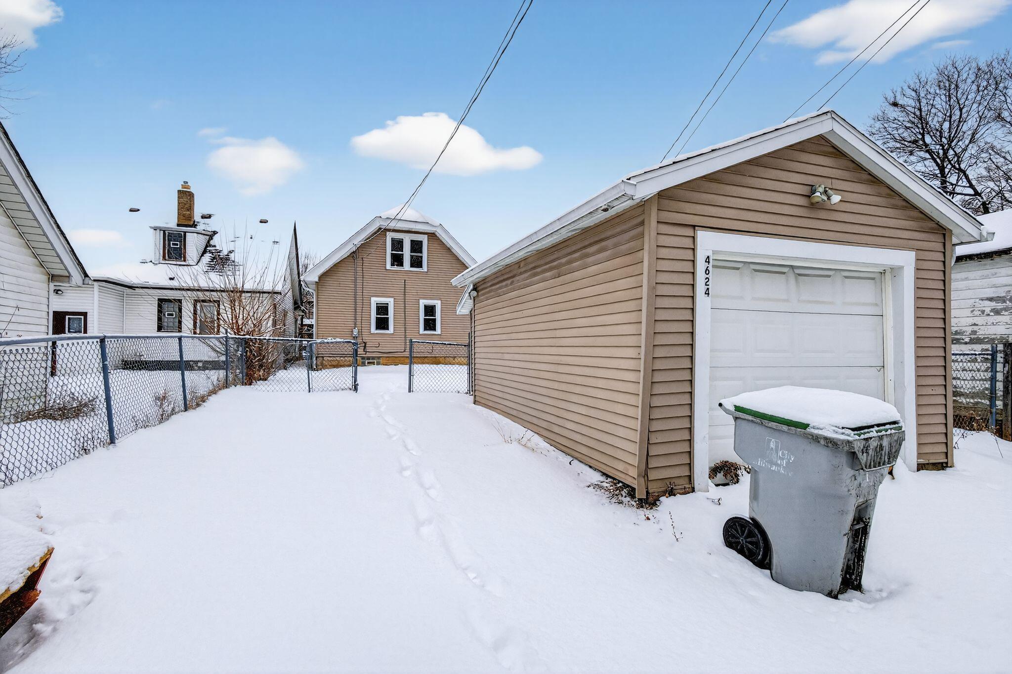 4624 North 29th Street Milwaukee, WI 53209 - Photo 16 of 37 01_4624_N_29th_St_Milwaukee_WI_53209-Ext