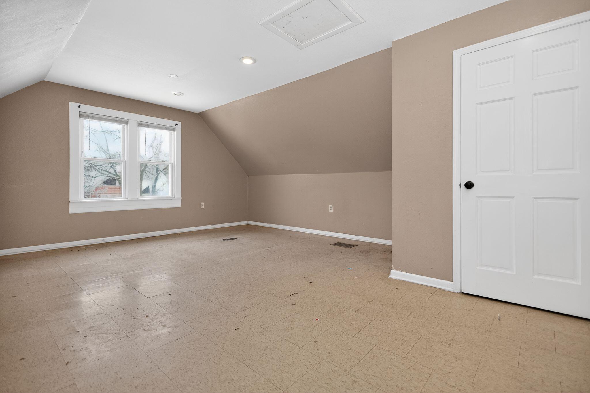 4624 North 29th Street Milwaukee, WI 53209 - Photo 21 of 37 23_4624_N_29th_St_Milwaukee_WI_53209-Oth