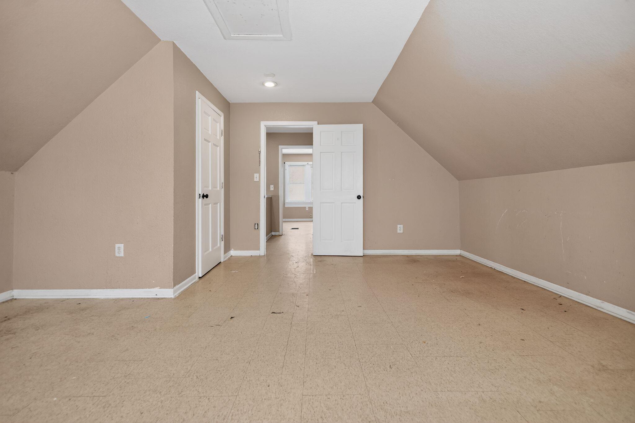 4624 North 29th Street Milwaukee, WI 53209 - Photo 23 of 37 25_4624_N_29th_St_Milwaukee_WI_53209-Oth